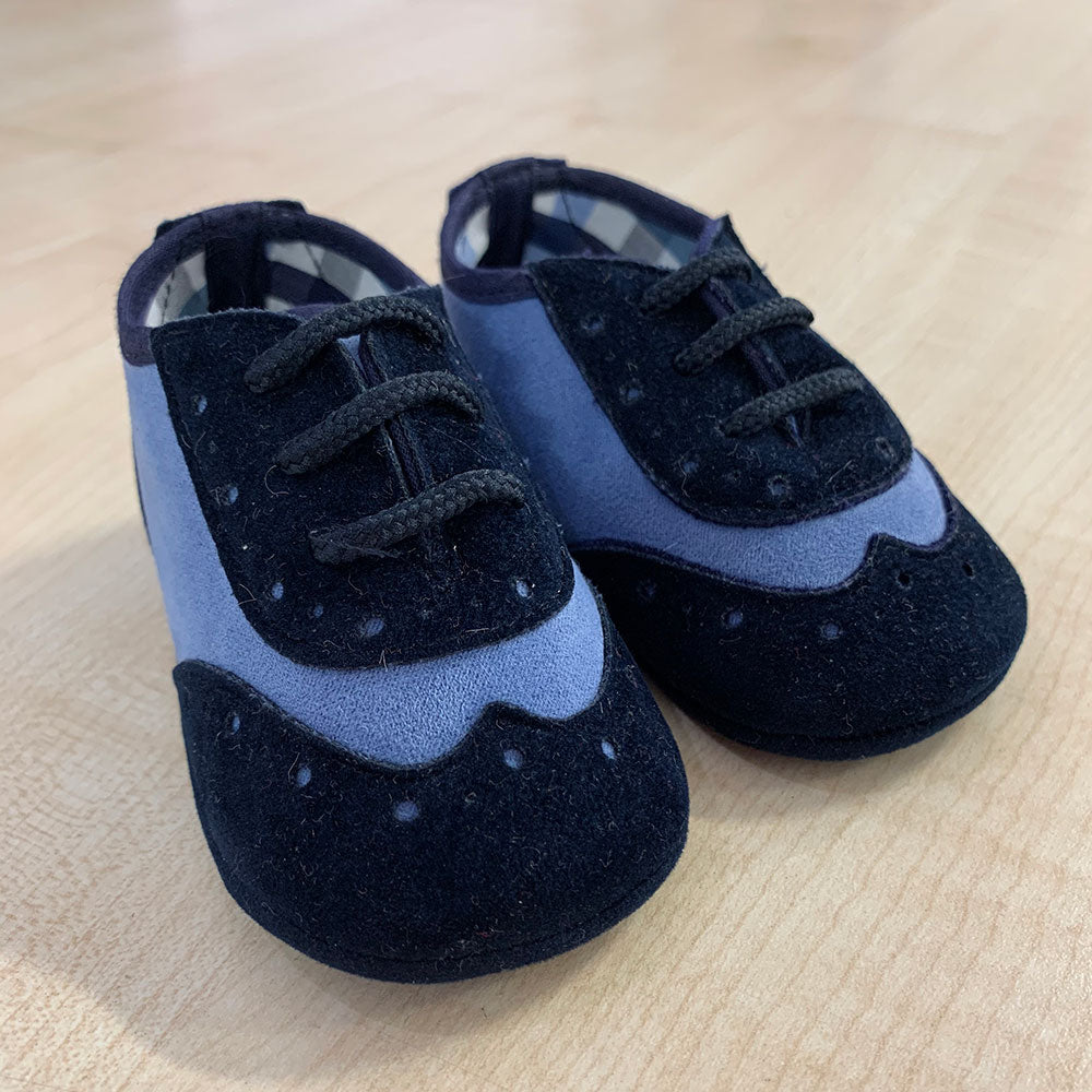 
  Schuhe aus der Ambarabà Kinderkleidungslinie, aus sehr weichen Materialien und
  mit Handwerks...