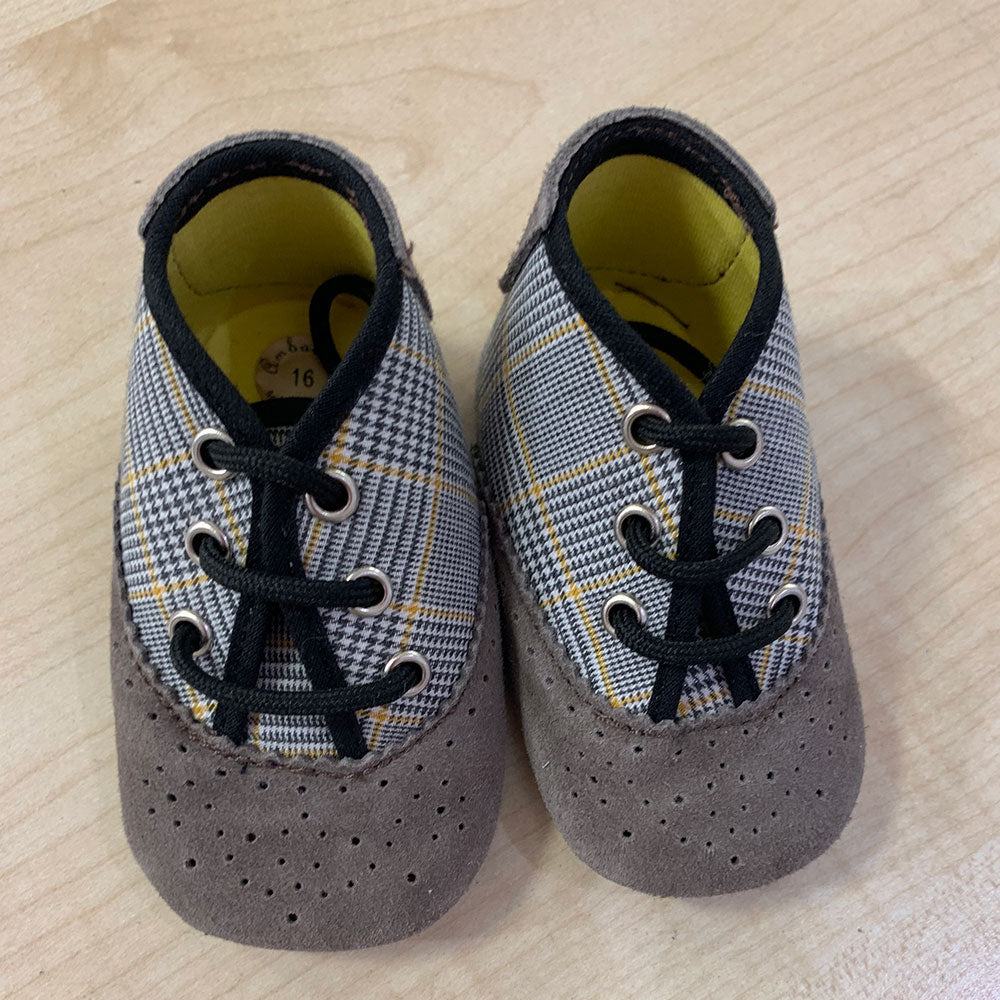 
  Schuhe aus der Ambarabà Kinderkleidungslinie, aus sehr weichen Materialien und
  mit Handwerks...