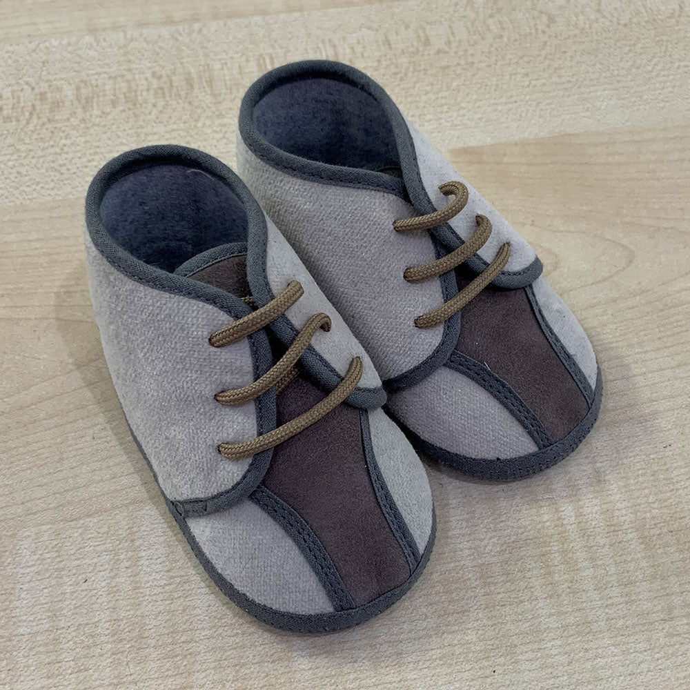 
  Schuhe aus der Ambarabà Kinderkleidungslinie, aus sehr weichen Materialien und
  mit Handwerks...