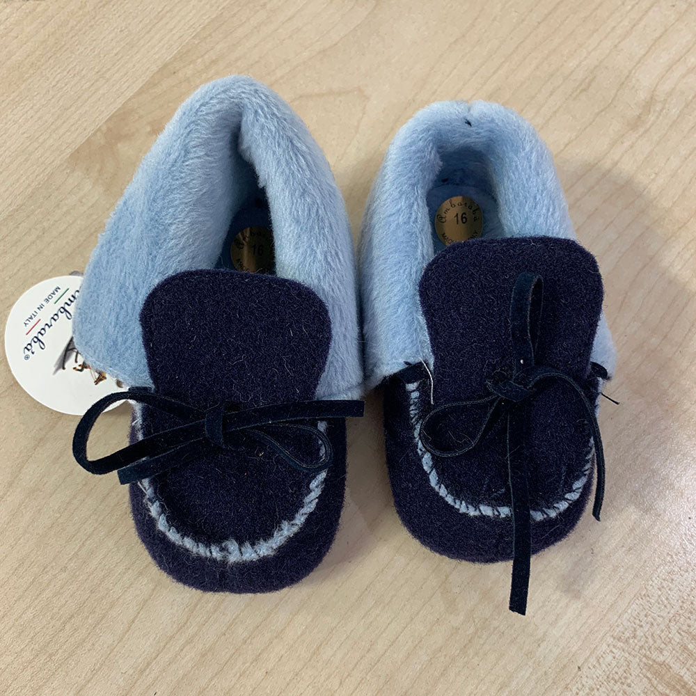 
  Schuhe aus der Ambarabà-Kinderbekleidungslinie, hergestellt aus sehr weichen Materialien und
 ...