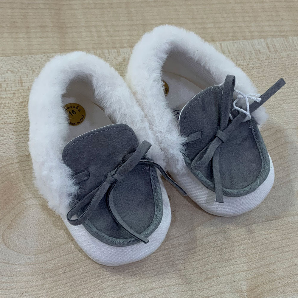 
  Schuhe aus der Ambarabà Kinderkleidungslinie, aus sehr weichen Materialien und
  mit Handwerks...