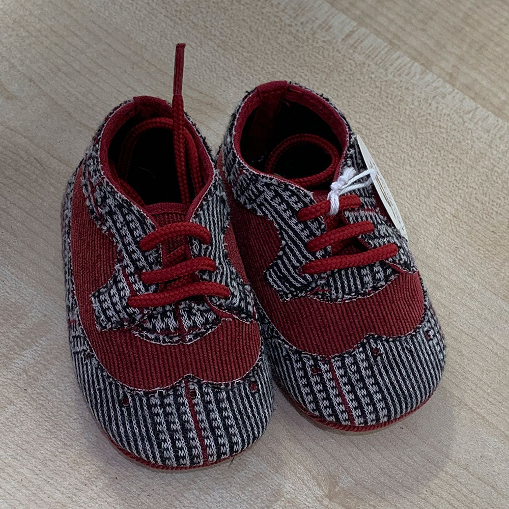 
  Schuhe aus der Ambarabà Kinderkleidungslinie, aus sehr weichen Materialien und
  mit Handwerks...