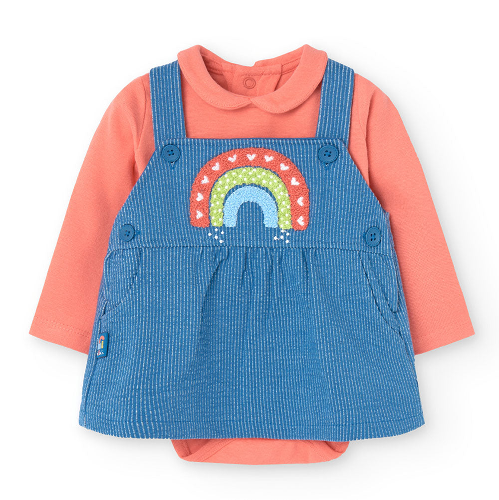 
Zweiteiliges Outfit aus der Boboli Girls' Clothing Line, mit gestreiftem Latzrock mit Stickerei ...