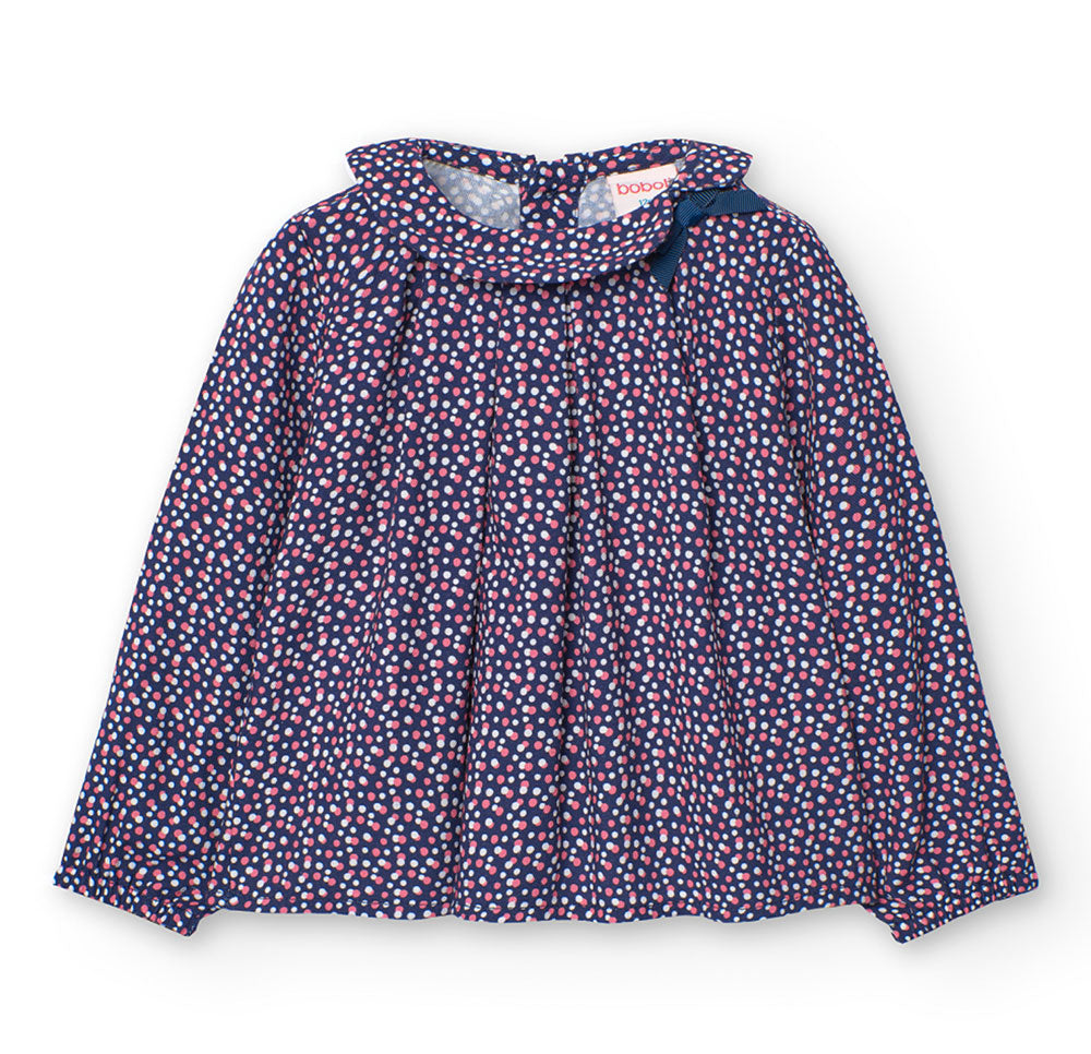 
Bluse aus der Boboli Girls' Clothing Line, mit Rundkragen und Mikropunktmuster. Öffnung auf der ...