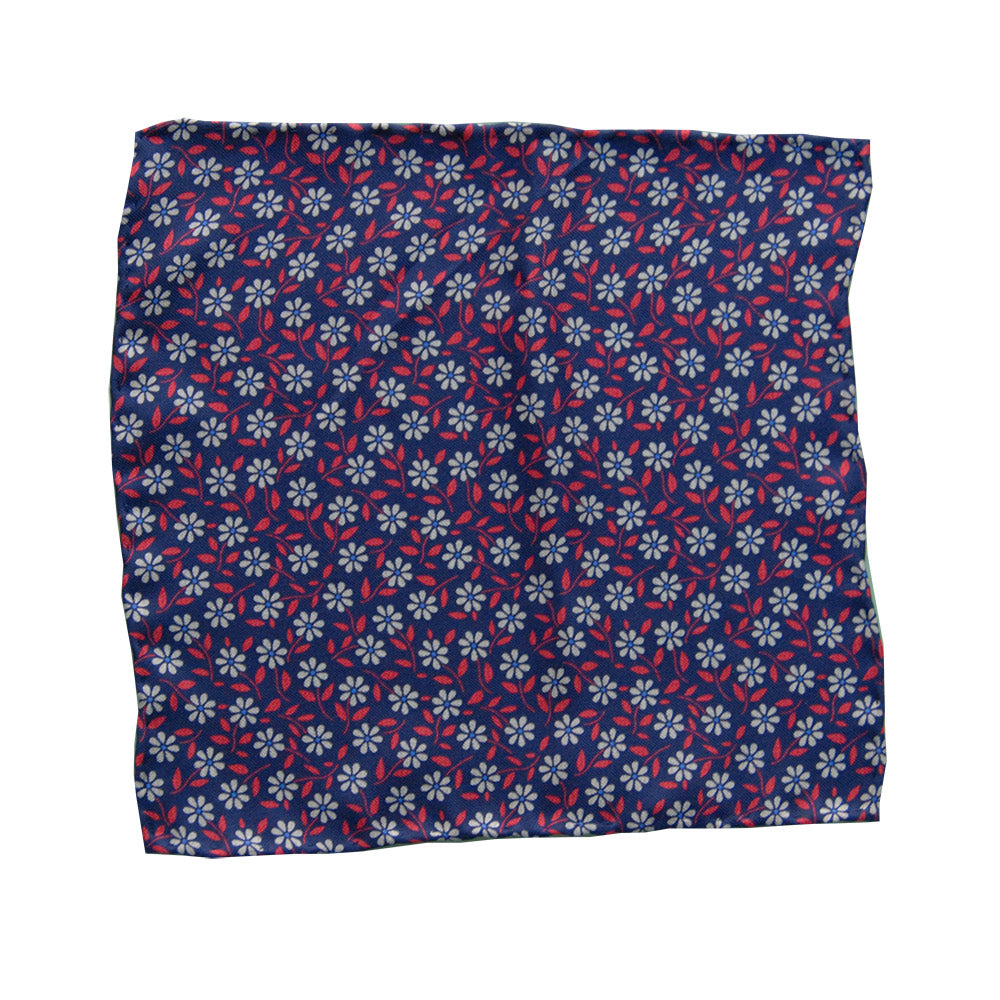 
  Pochette aus der John Twig Kinderaccessoires-Linie mit Allover-Blumenmuster.



   



  Zusam...