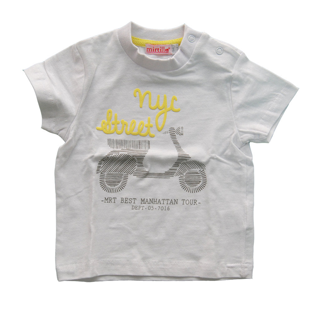 
  T-Shirt aus der Mirtillo Kinderkleidungslinie. Einfarbig mit Aufdruck auf der Vorderseite
  im...