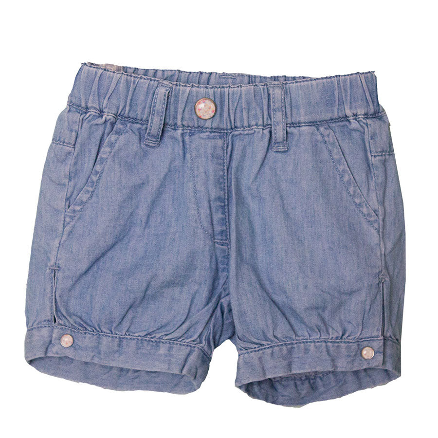 
  Jeansshorts aus der Mädchenkleidungslinie Silvian Heach Kids. Taschen auf dem
  vorne und hint...