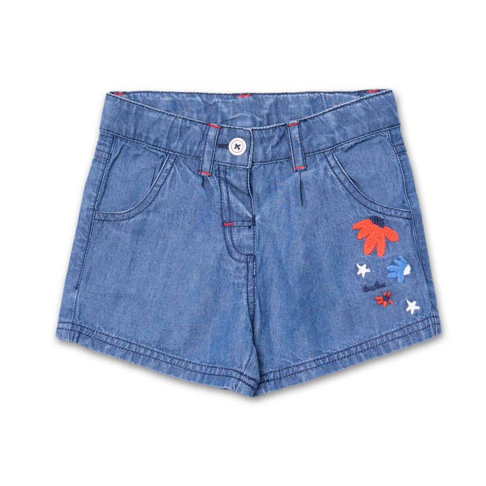 
Denimfarbene Shorts aus der Tuc Tuc Children's Clothing Line mit farbiger Blumenstickerei auf ei...